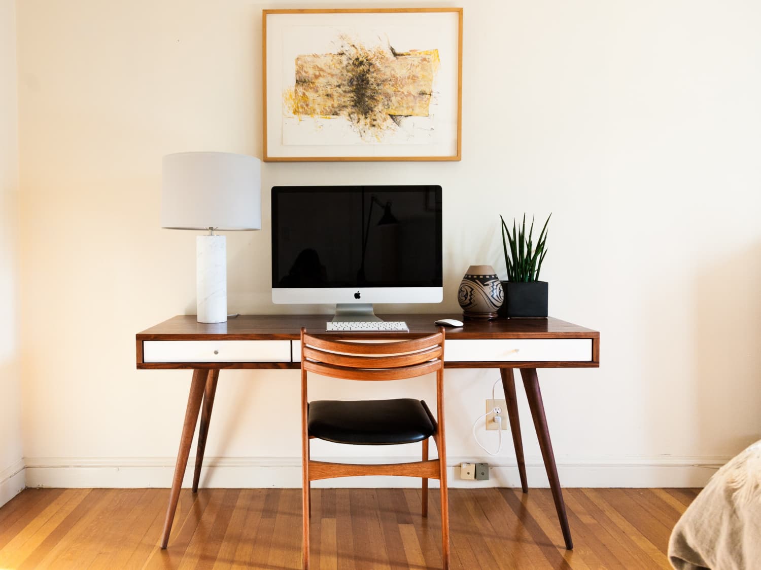 10 Mid Century Modern Desks for Your Home Office 2024 Apartment